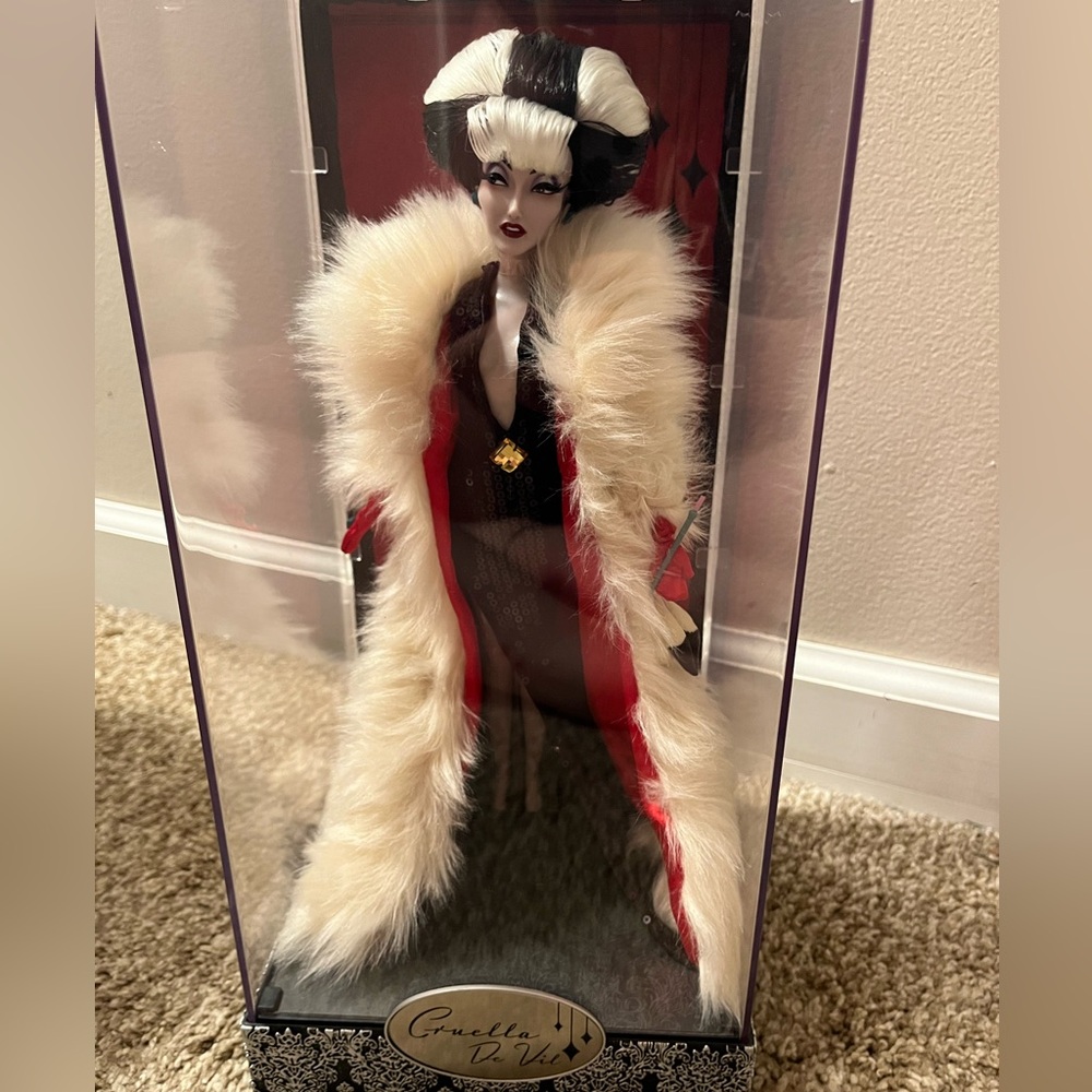 Disney Designer Villains Collection Cruella De Vil Doll (Limited Edition)